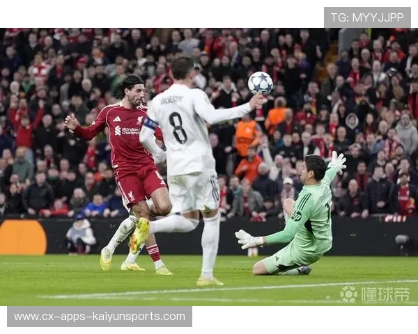 欧冠精彩扑救成为赛事记忆点并形成二次传播热点