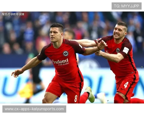 法兰克福前场压制形成多次射门良机