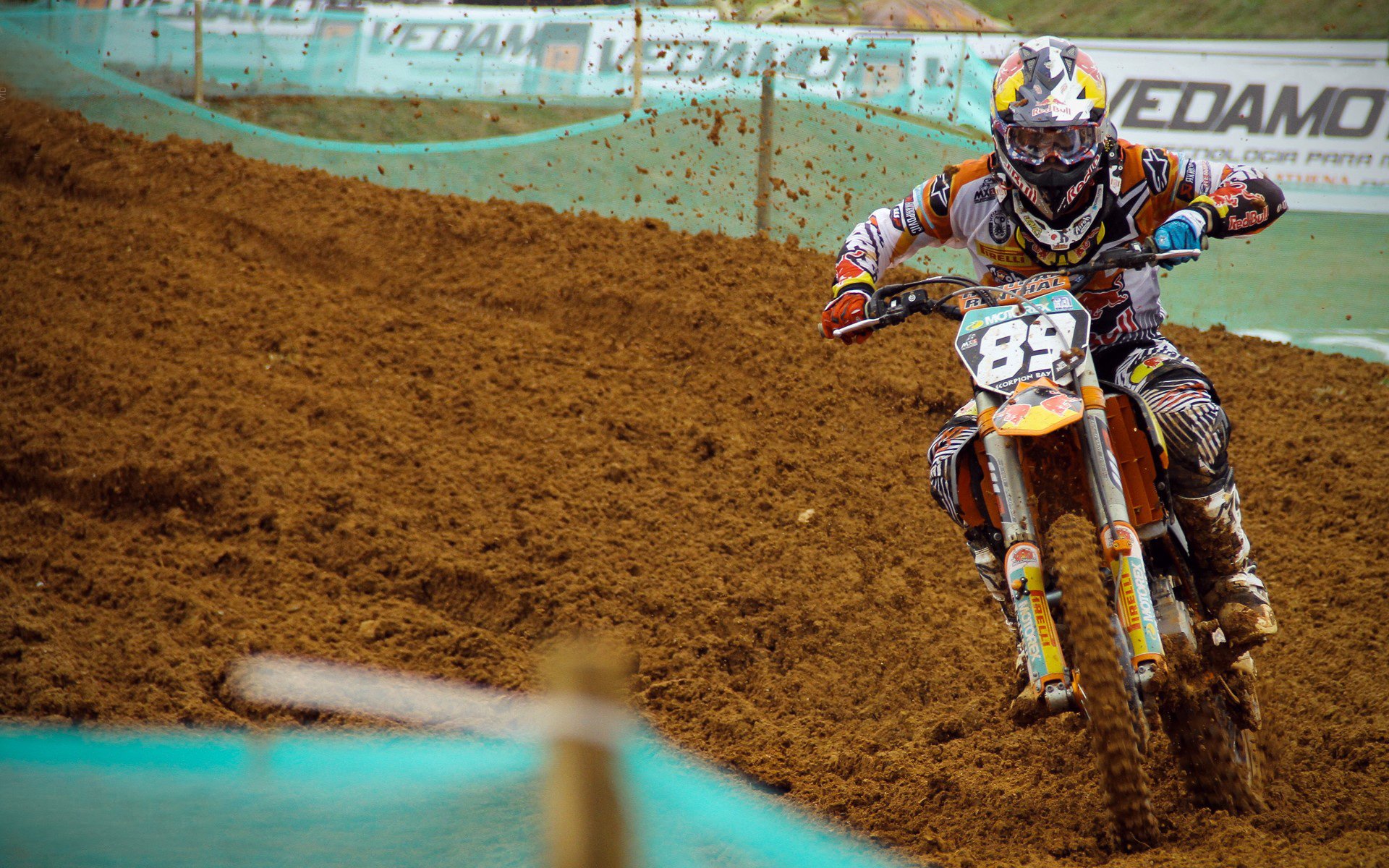 全国田径大奖赛女子800米决赛 河南选手起跑保守末圈发力上演大逆转